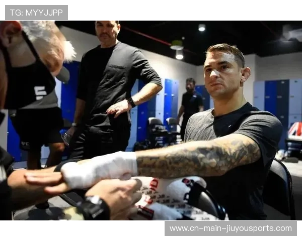 MMA低位抱摔：用实力让对手“飞”起来的极致技巧